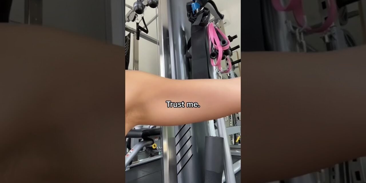 How to tone your triceps (weightless arm exercise) #shorts